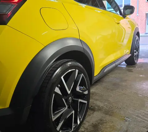 Brillance retrouvée sur peinture jaune après le passage de Wash Work