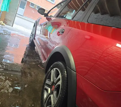 Bas de portière et jante après le passage de Wash Work