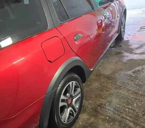 Carrosserie rouge, aile arrière après le passage de Wash Work