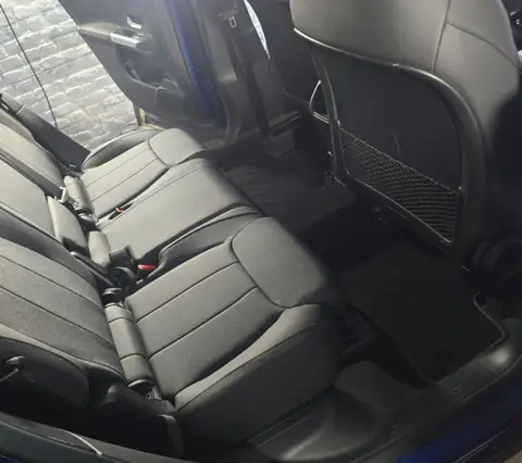 Comment enlever les poils de chien dans une voiture ?